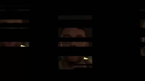 《夺命航班》 真正的窒息感 来源于高空无处可逃的绝对绝境。维罗航空298号航班承载一众乘客